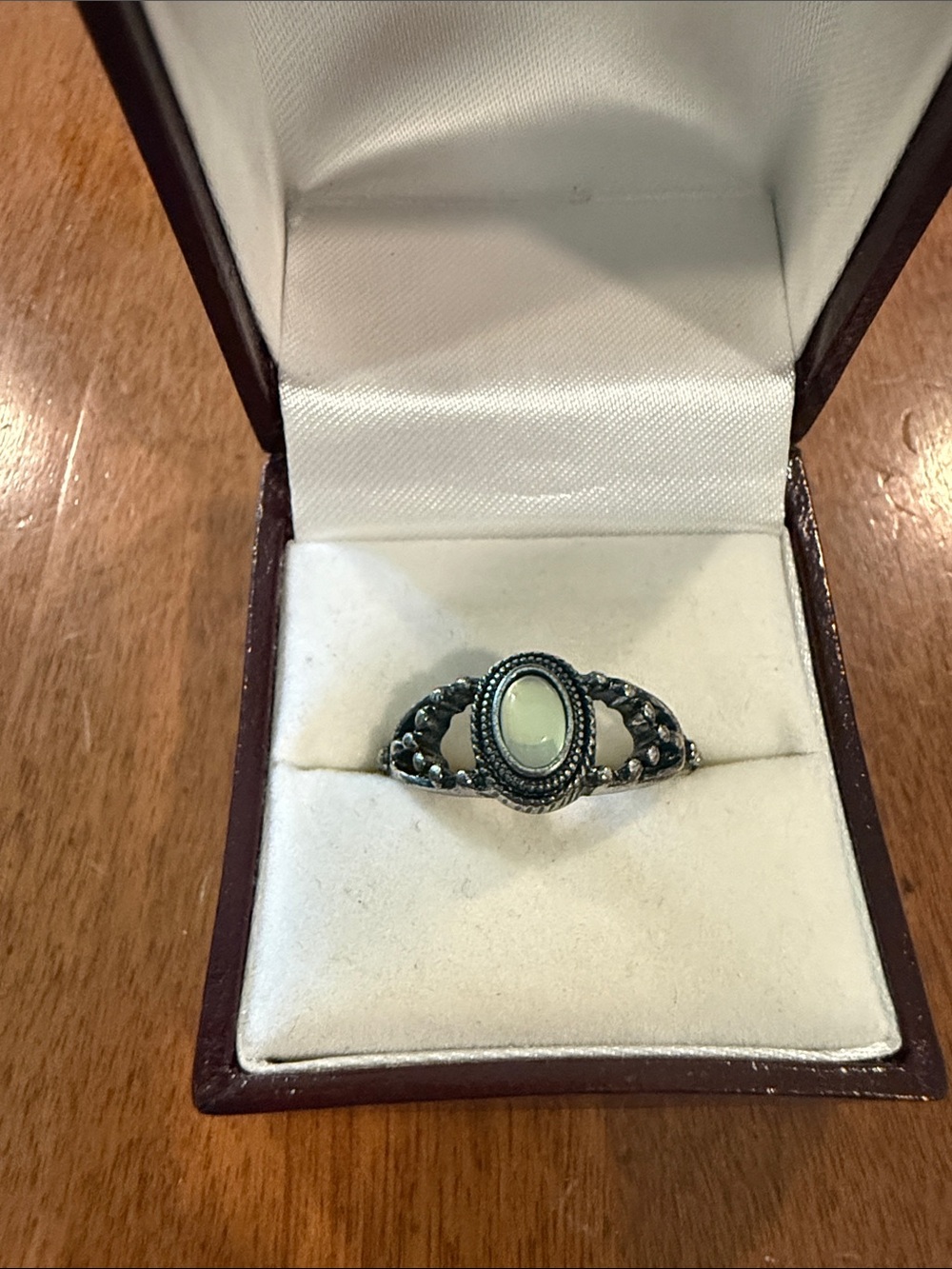 Vintage Silver-Tone White Stone Filigree Ring Size 8.5